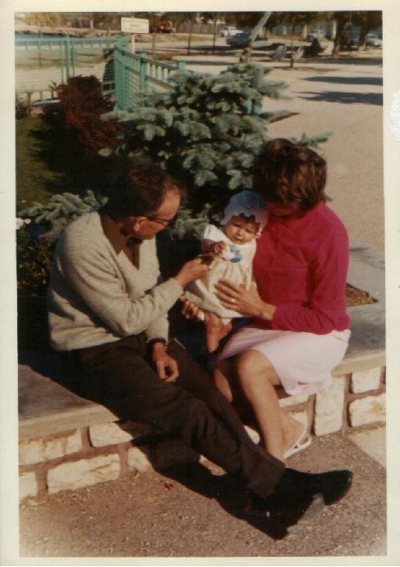 Matteu, sa fille Franoise (6 mois) et son pouse Annette, mai 1966