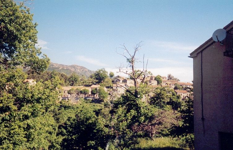 Vue sur Aullne, depuis la route de Sartne